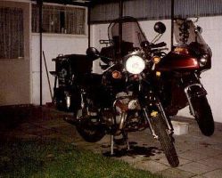 De zesde, een Jawa 638 tweetakt uit 1923 of daaromtrent. Pekelfiets. Enkele maanden in bezit tot 12-1993 en ja, deze lekte behoorlijk olie... Example Image