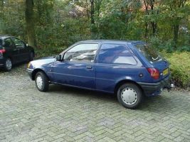 De dertiende, een Ford Fiesta diesel met grijs kenteken. Doordat ik een betere baan kreeg waar geen lease auto bij zat zelf een eigen auto voor even gekocht. Dieseltje op leeftijd maar superzuinig en een berg ruimte, ook al was het even wennen! Example Image