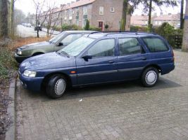 Helaas werd de benzine voor de Xantia toch teveel een aanslag op mijn salaris. En dus met pijn in het hart de Xantia ingeruild voor deze Ford Escort diesel, nummer vijftien in de rij. Hiermee ruim 3 maal de aarde in afstand rondgereden. Fijne betrouwbare diesel! Example Image